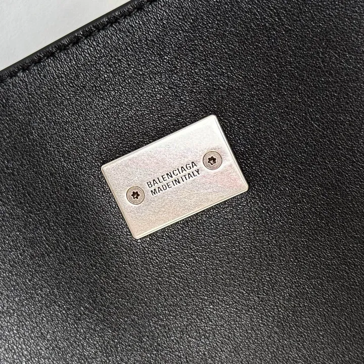 スーパーコピー バレンシアガ キーホルダー