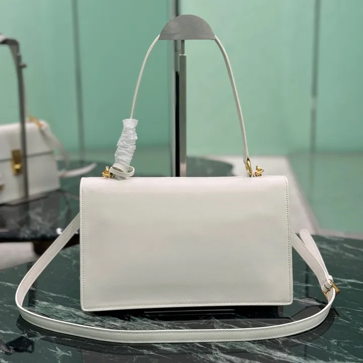 スーパーコピー バレンシアガ キーホルダー