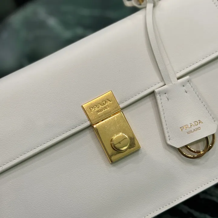 スーパーコピー バレンシアガ キーホルダー