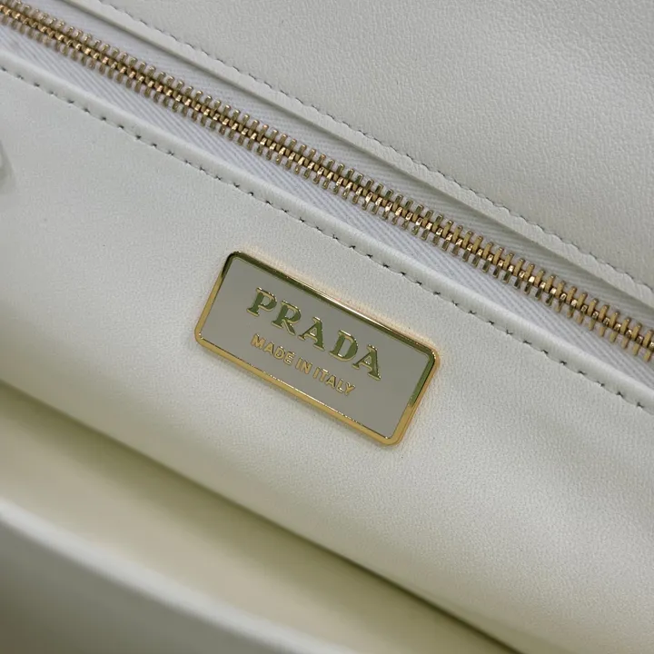 スーパーコピー バレンシアガ キーホルダー