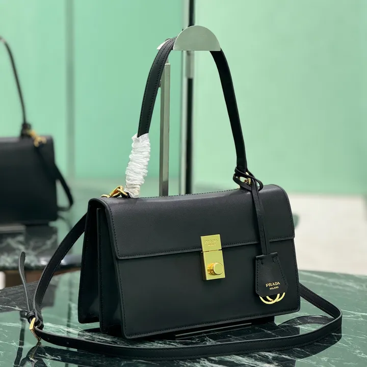 スーパーコピー バレンシアガ キーホルダー