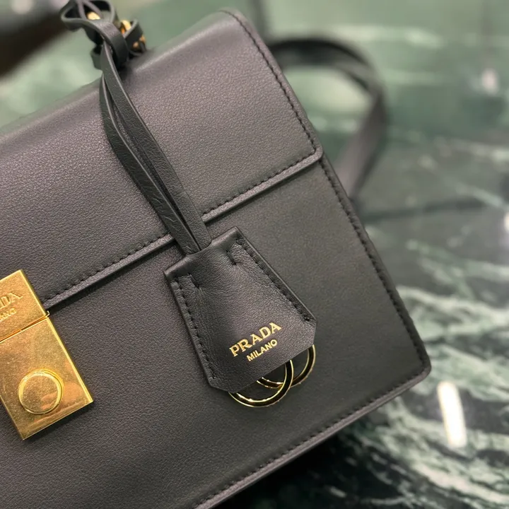 スーパーコピー バレンシアガ キーホルダー