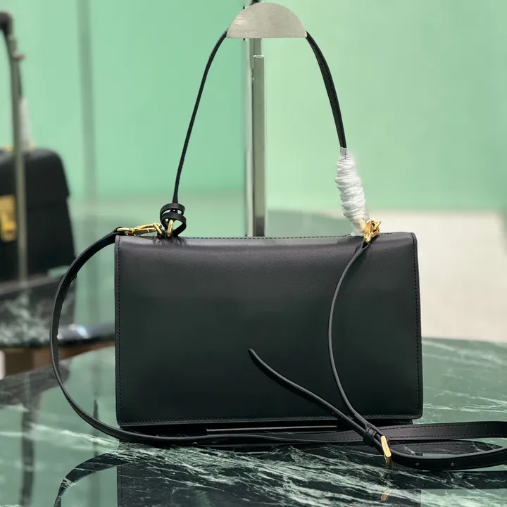 スーパーコピー バレンシアガ キーホルダー