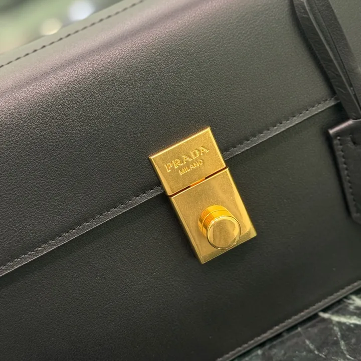 スーパーコピー バレンシアガ キーホルダー