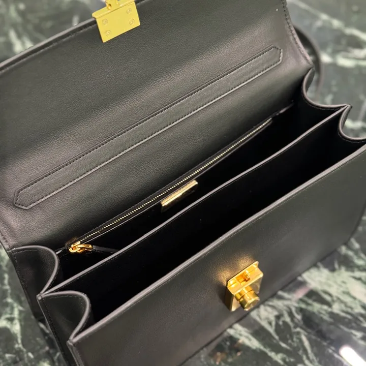 スーパーコピー バレンシアガ キーホルダー