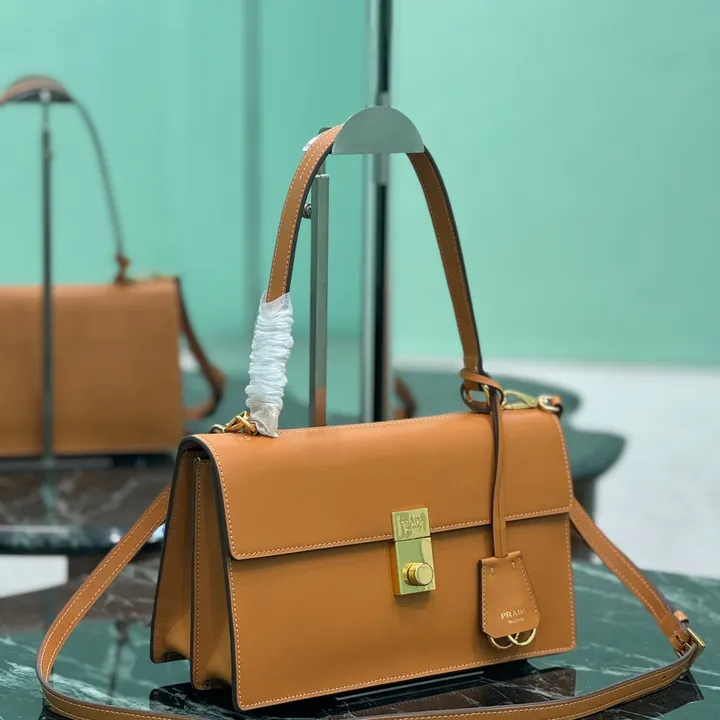 スーパーコピー バレンシアガ キーホルダー