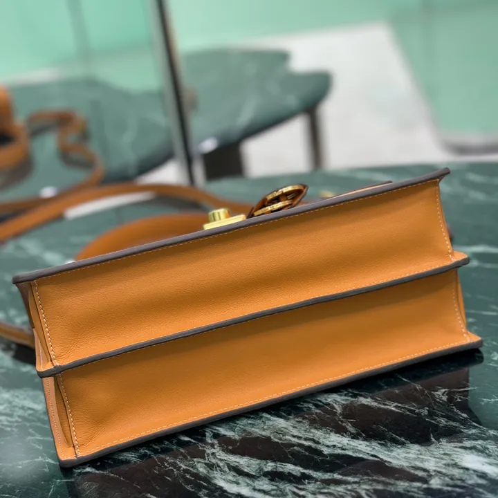 スーパーコピー バレンシアガ キーホルダー