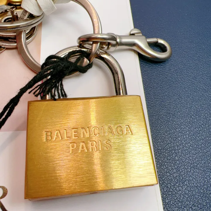 スーパーコピー バレンシアガ キーホルダー