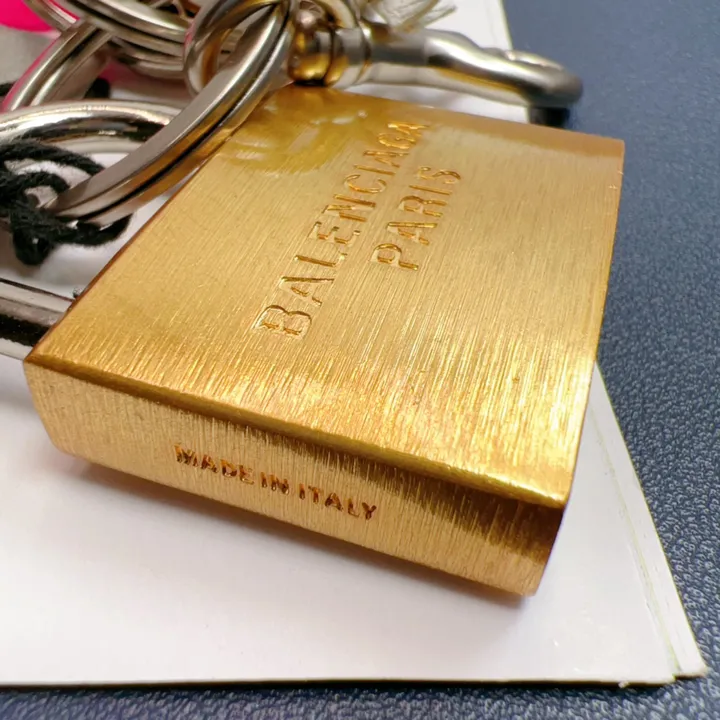 スーパーコピー バレンシアガ キーホルダー