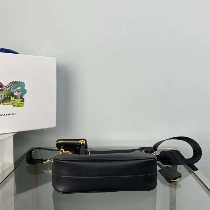 スーパーコピー プラダ キーホルダー