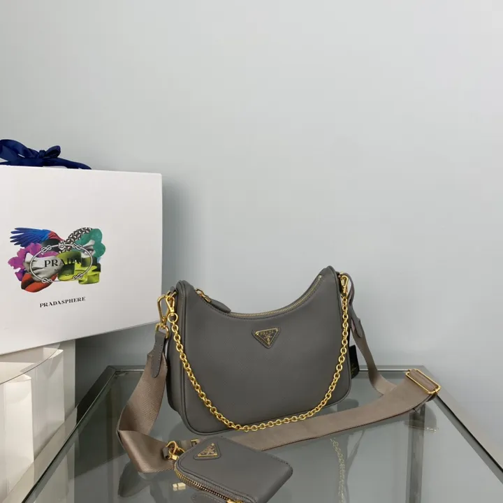 スーパーコピー プラダ キーホルダー