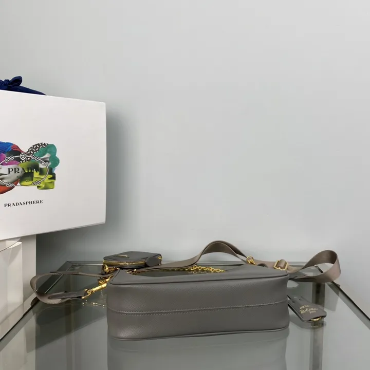 スーパーコピー プラダ キーホルダー