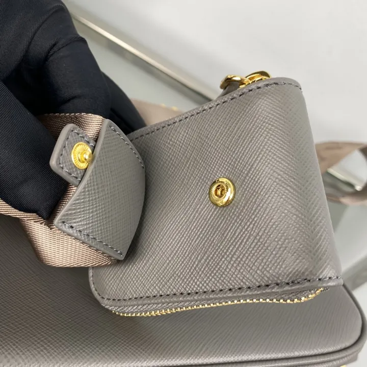 スーパーコピー プラダ キーホルダー