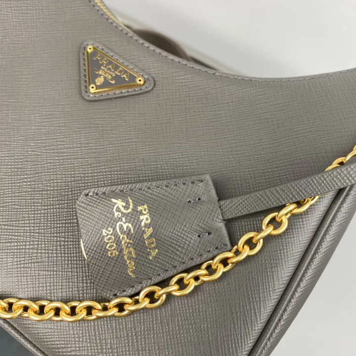 スーパーコピー プラダ キーホルダー