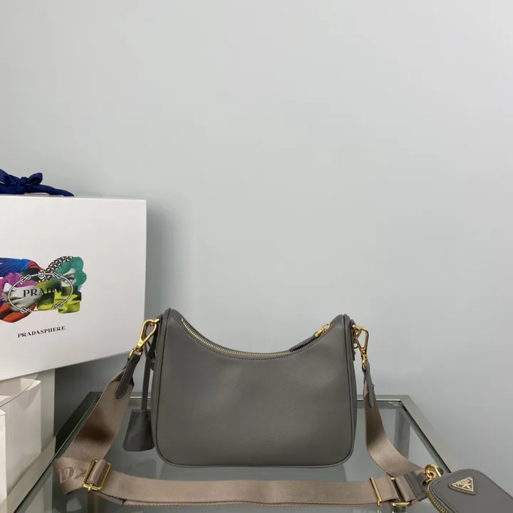 スーパーコピー プラダ キーホルダー