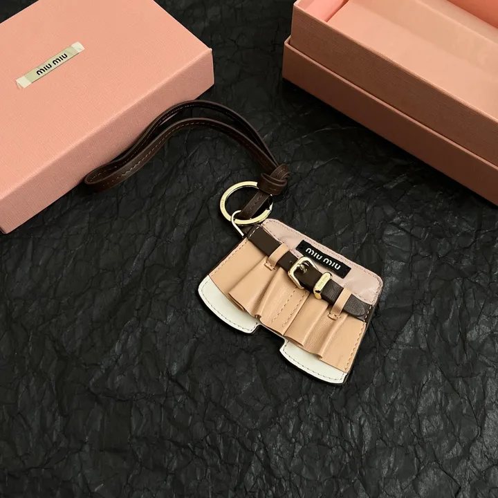 スーパーコピー ミュウミュウ キーホルダー