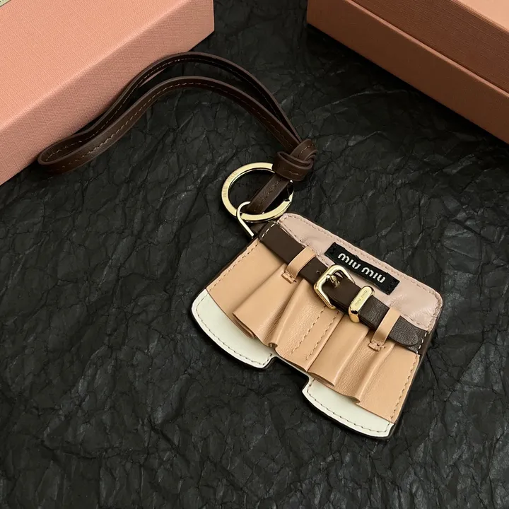 スーパーコピー ミュウミュウ キーホルダー