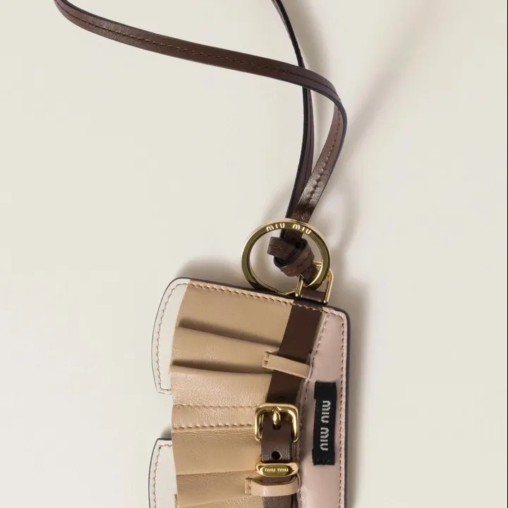 スーパーコピー ミュウミュウ キーホルダー