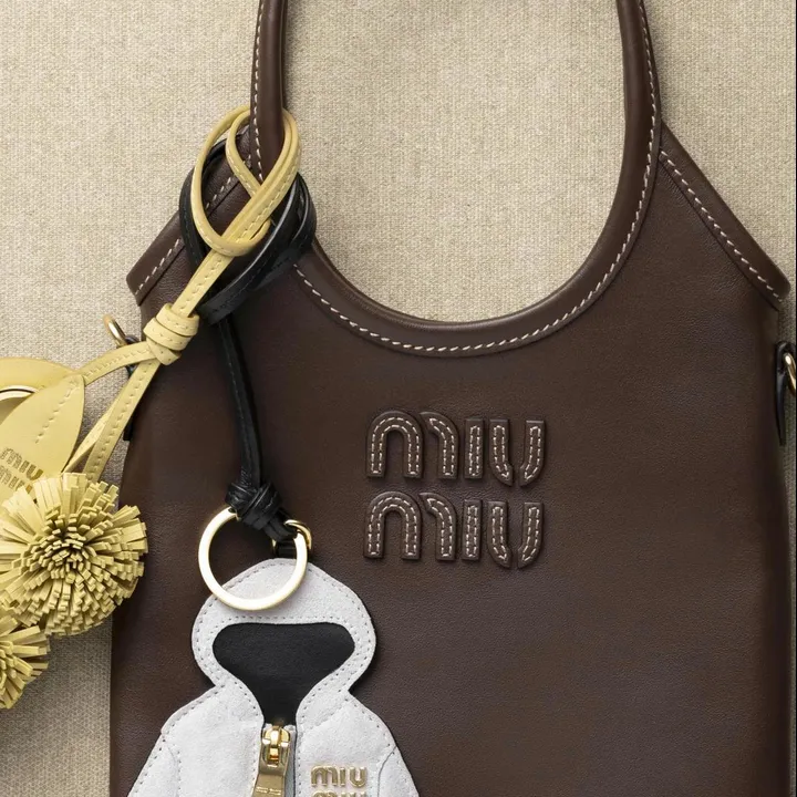 スーパーコピー ミュウミュウ キーホルダー