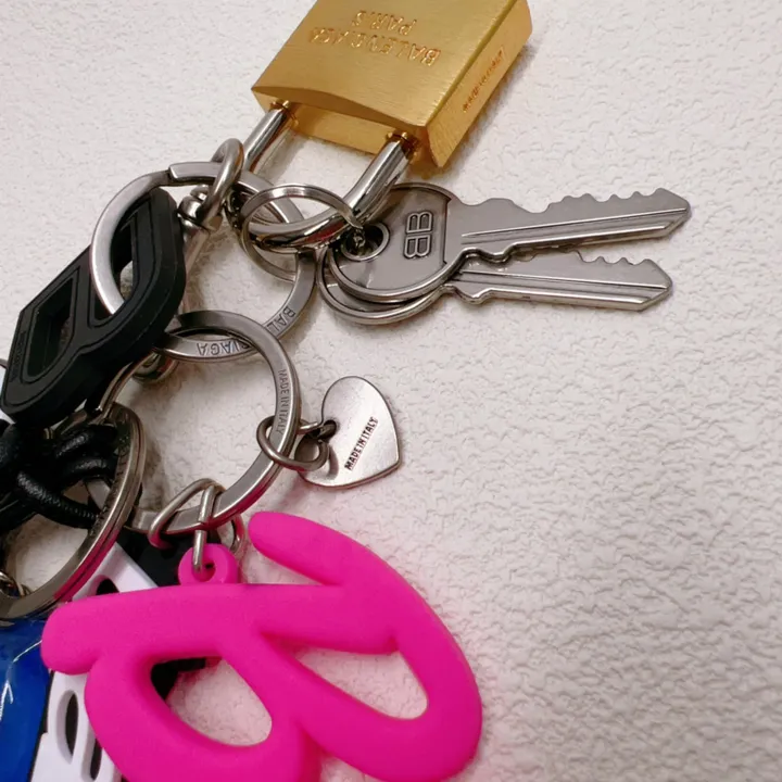 スーパーコピー バレンシアガ キーホルダー