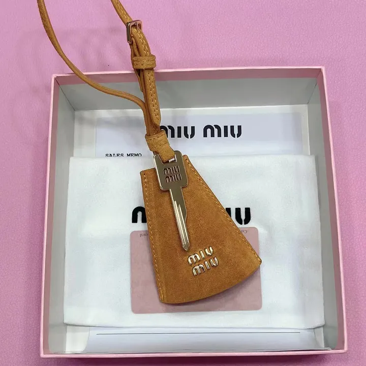 スーパーコピー ミュウミュウ キーホルダー