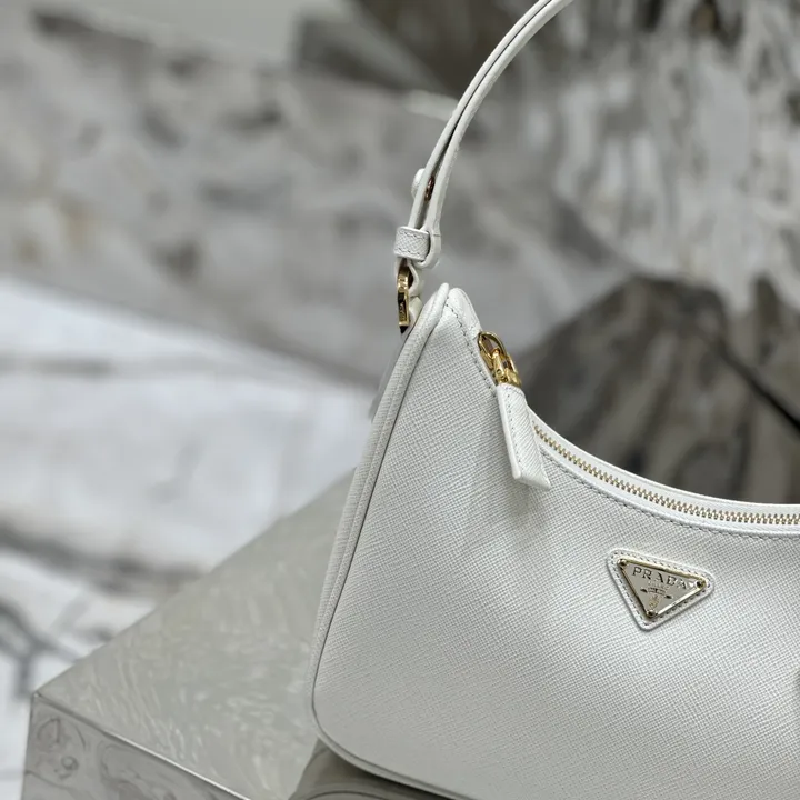 スーパーコピー プラダ キーホルダー