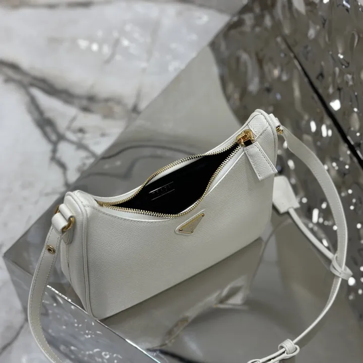 スーパーコピー プラダ キーホルダー