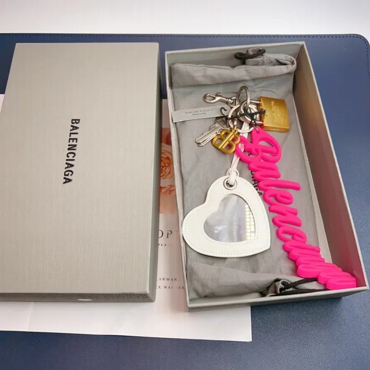 スーパーコピー バレンシアガ キーホルダー