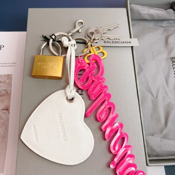 スーパーコピー バレンシアガ キーホルダー