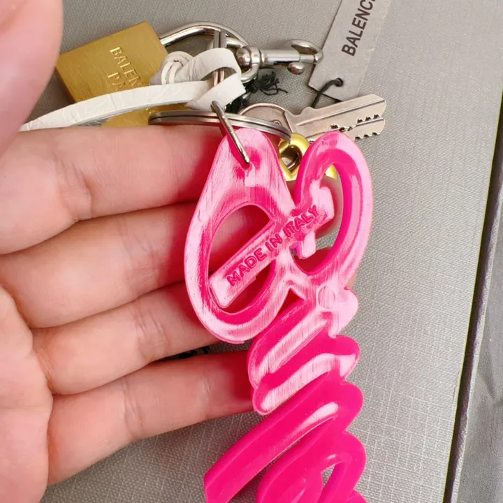 スーパーコピー バレンシアガ キーホルダー