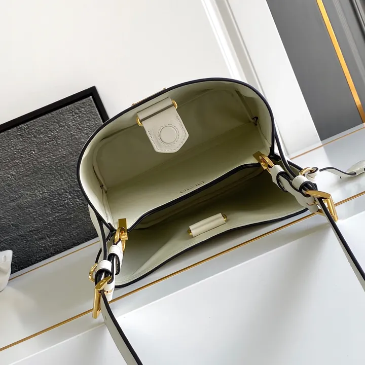 スーパーコピー プラダ キーホルダー