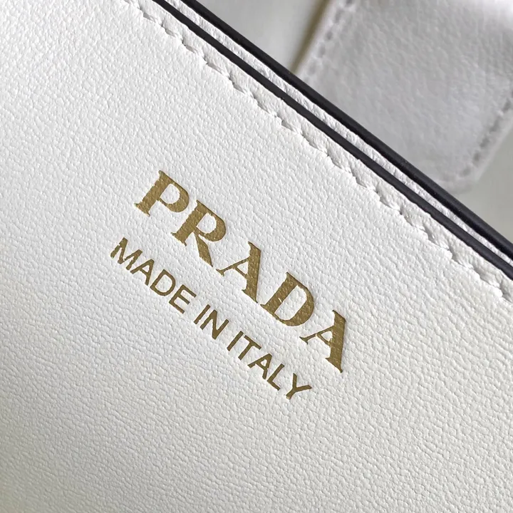 スーパーコピー プラダ キーホルダー