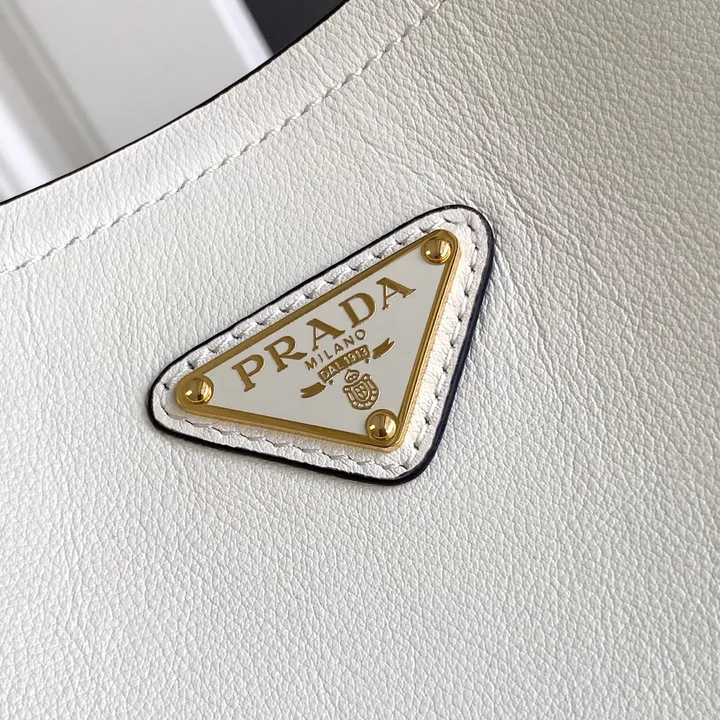 スーパーコピー プラダ キーホルダー