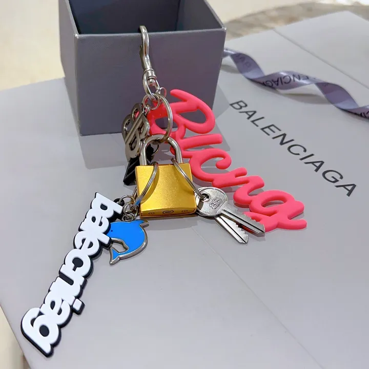 スーパーコピー バレンシアガ キーホルダー