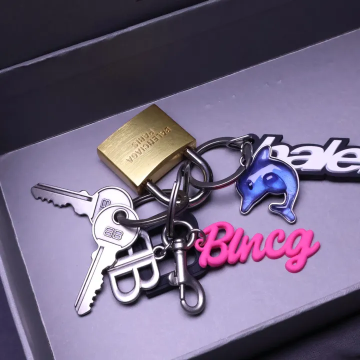スーパーコピー バレンシアガ キーホルダー