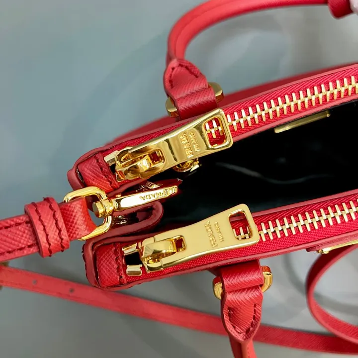 スーパーコピー プラダ キーホルダー