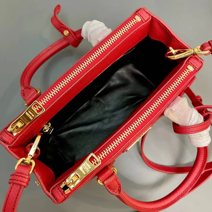 スーパーコピー プラダ キーホルダー