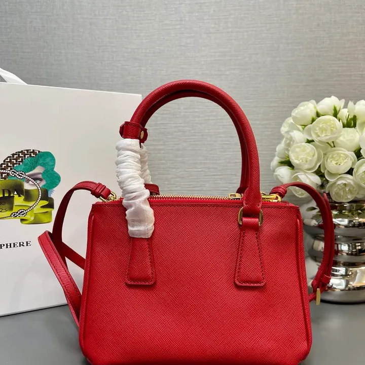 スーパーコピー プラダ キーホルダー