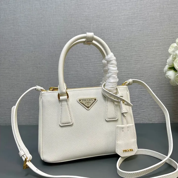 スーパーコピー プラダ キーホルダー