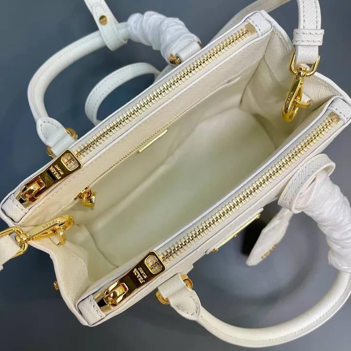 スーパーコピー プラダ キーホルダー