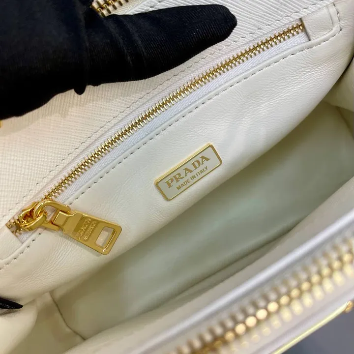 スーパーコピー プラダ キーホルダー