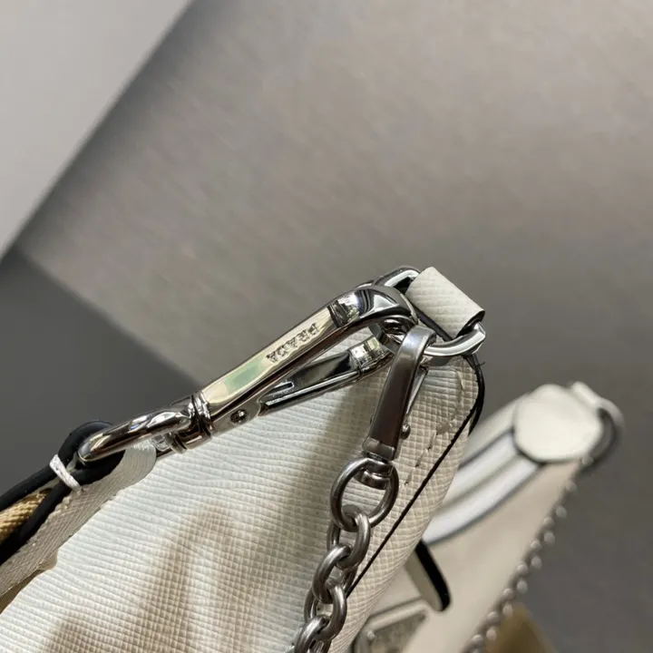 スーパーコピー プラダ キーホルダー