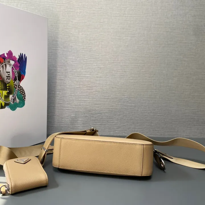 スーパーコピー プラダ キーホルダー