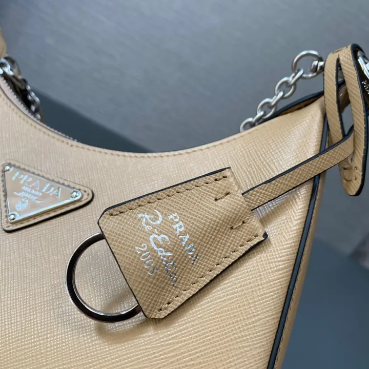 スーパーコピー プラダ キーホルダー