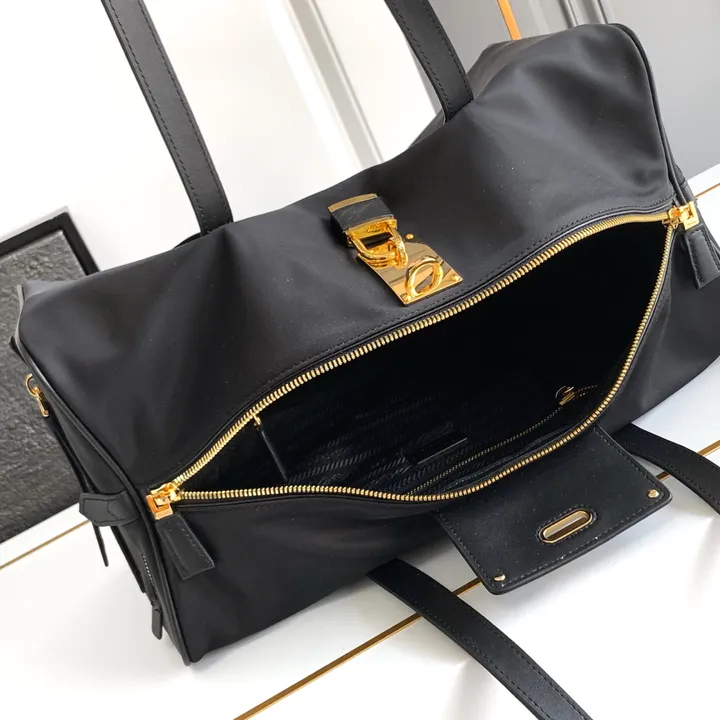 スーパーコピー プラダ キーホルダー