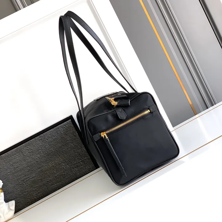 スーパーコピー プラダ キーホルダー