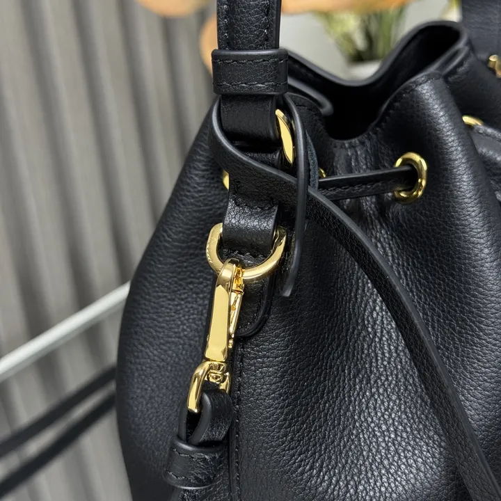 スーパーコピー プラダ キーホルダー