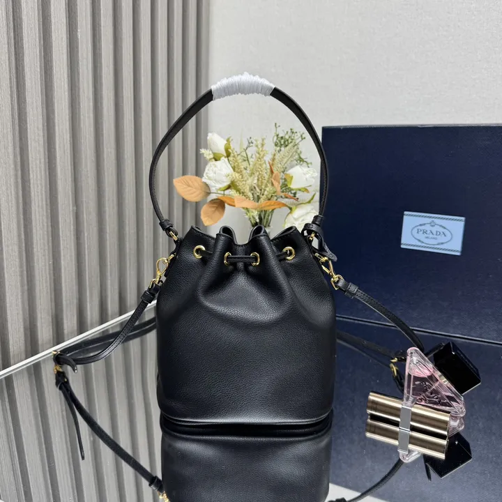 スーパーコピー プラダ キーホルダー