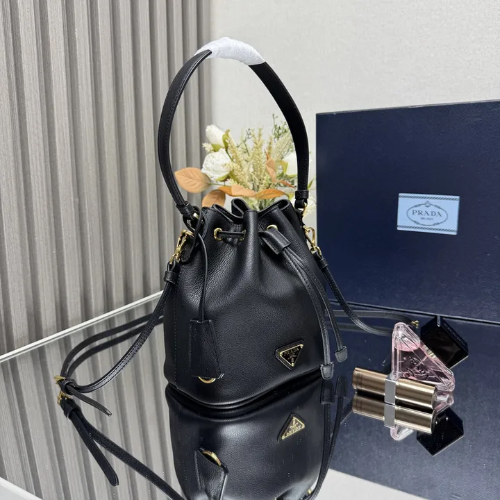 スーパーコピー プラダ キーホルダー