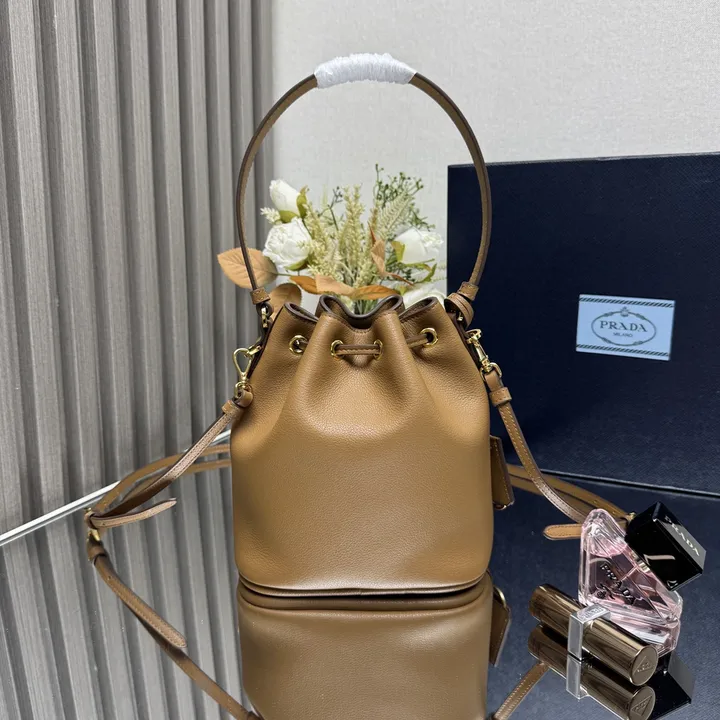 スーパーコピー プラダ キーホルダー